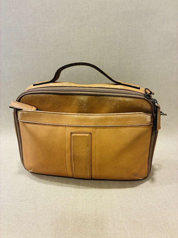 革のカバンが色褪せたら　［samsonite］